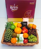 Fruit & Chocolate gift basket 