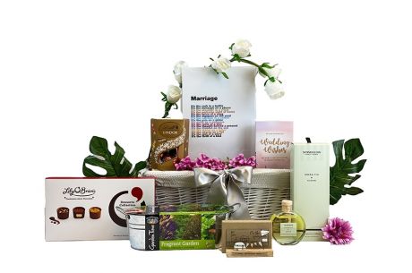 You're Engaged Gift Hamper Contents